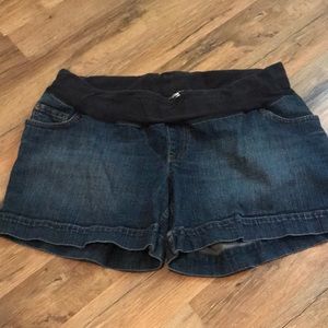 Maternity shorts